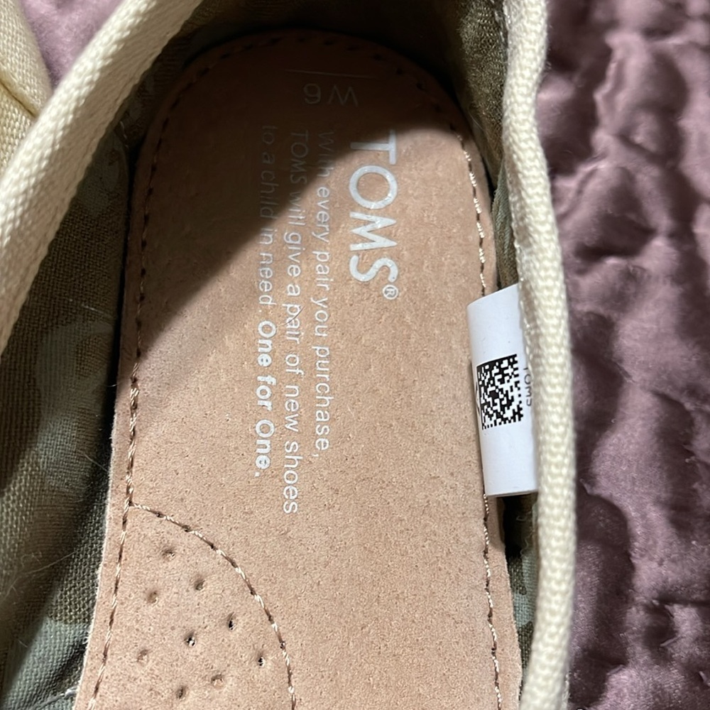 Toms Pastel Yellow - Picture 3 of 8